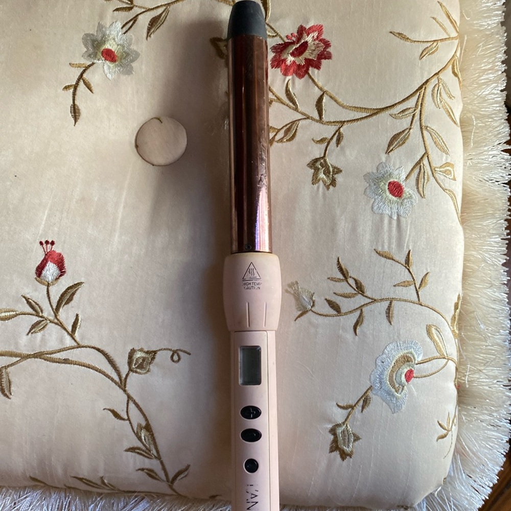 Lange 2 mm barrel curling  iron